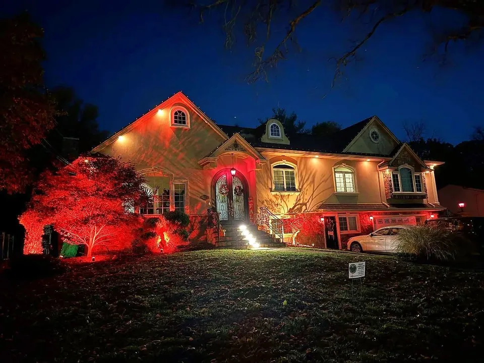 Stucco colonial in red for the holidays